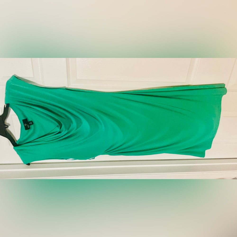 Beautiful Kelly Green Size 16